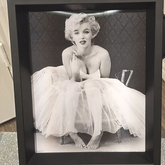 Pyramid America Marilyn Monroe Lenticular 3D Framed Wall Decor - Picture 3 of 6